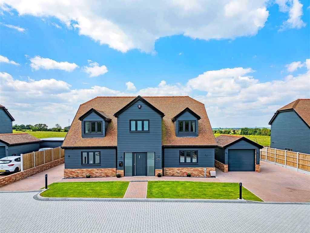 4 bed detached house for sale in Doesgate Lane, Bulphan, Upminster RM14