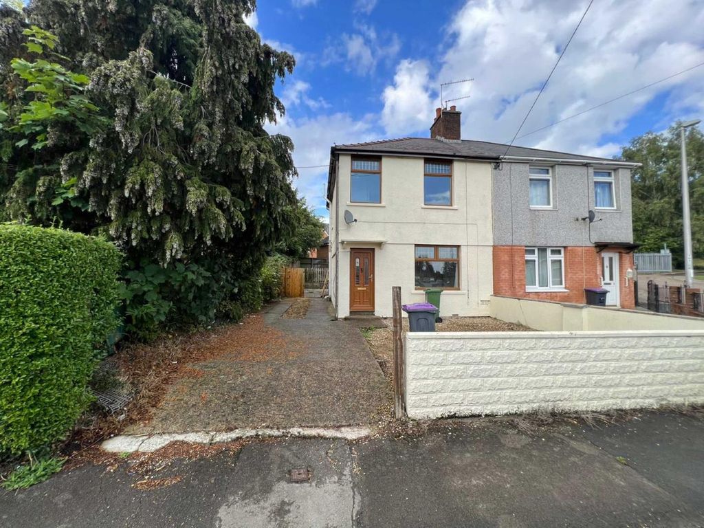 3 bed semidetached house to rent in The Walks, New Inn, Pontypool