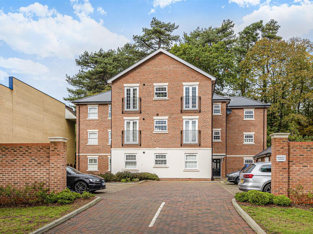 2 bed flat to rent in Raleigh House, Portesbery Road, Camberley GU15, £