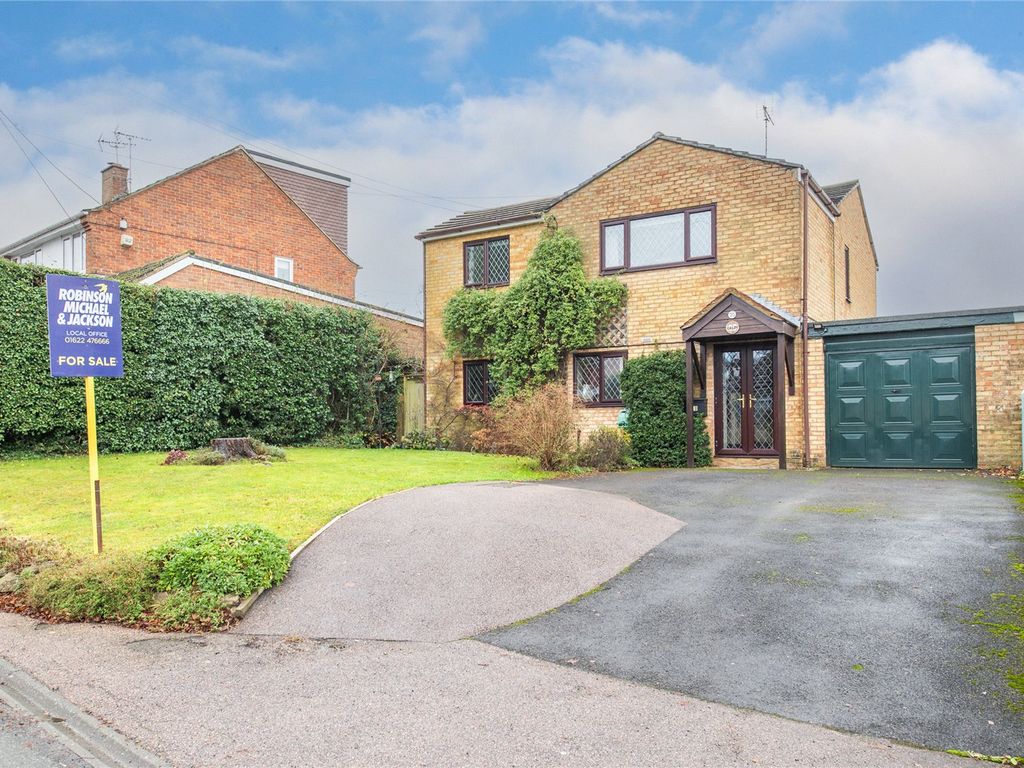 3 bed link detached house for sale in Headcorn Road, Platts Heath