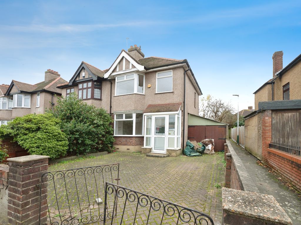 3 bed semidetached house for sale in Rainham Road, Rainham RM13, £