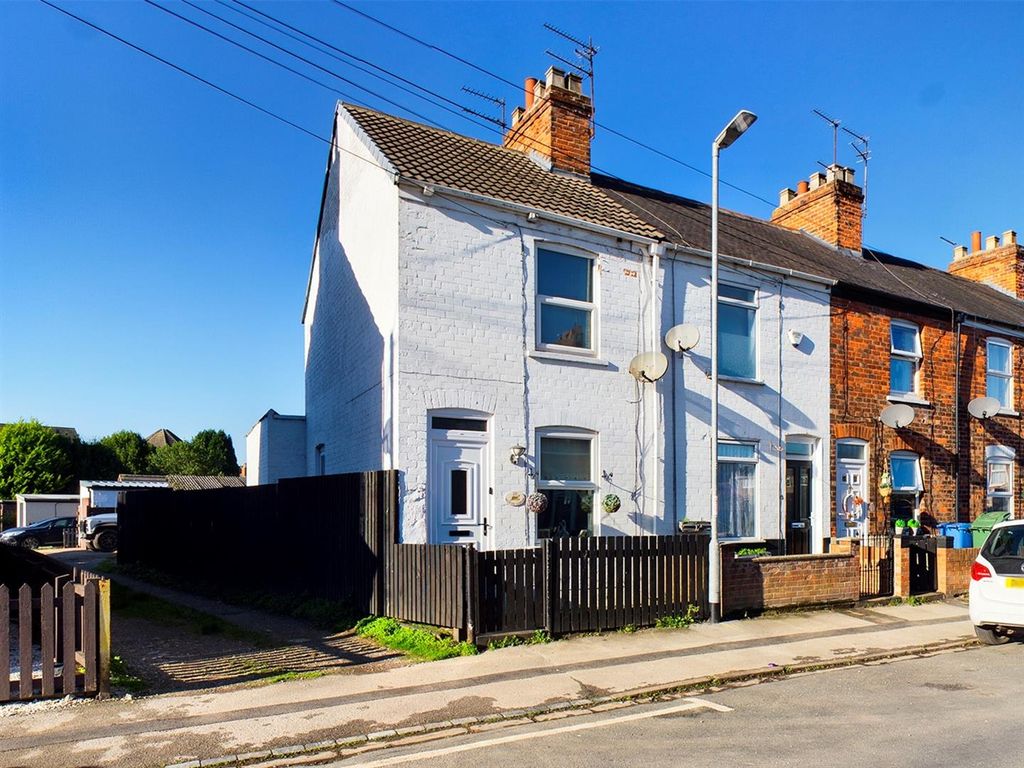 2 bed end terrace house for sale in Beaver Road, Beverley HU17, £