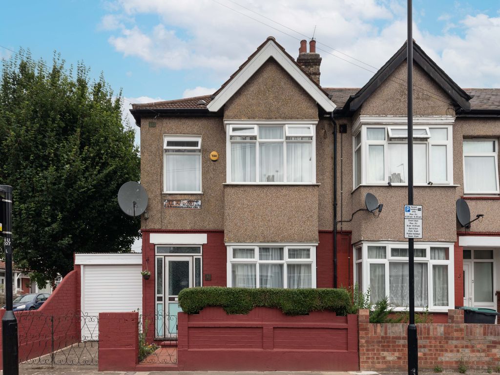3 bed end terrace house for sale in Buller Road, London N17, £650,000
