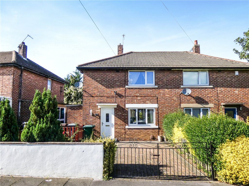 2 bed semidetached house for sale in Airedale Avenue, Bingley, West