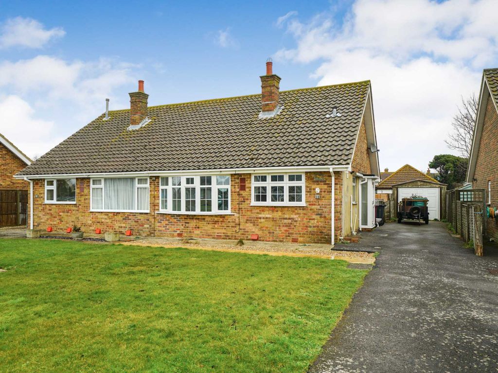 2 bed semidetached bungalow for sale in Wellington Gardens, Selsey