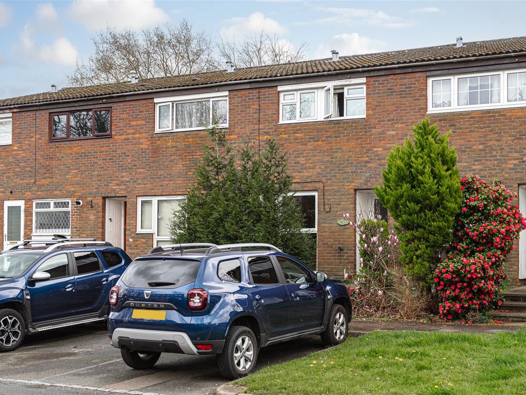 3 bed terraced house for sale in Bushfield Drive, Redhill RH1, £370,000