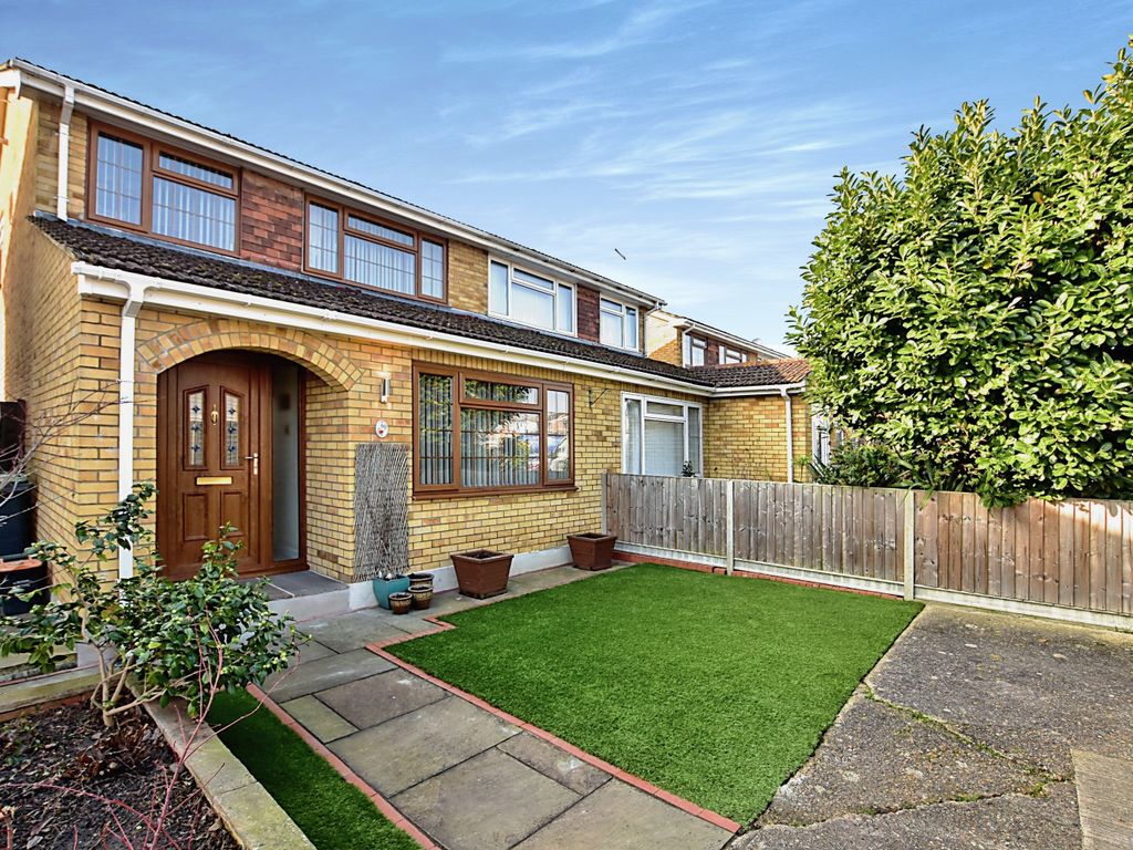 3 bed semidetached house for sale in Pout Road, Snodland, Kent ME6