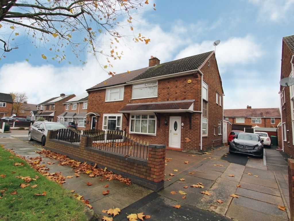 3 bed semidetached house for sale in Norfolk Drive, Wednesbury WS10, £