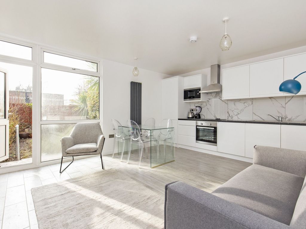 4 bed end terrace house to rent in Kingsgate Estate, Tottenham Road