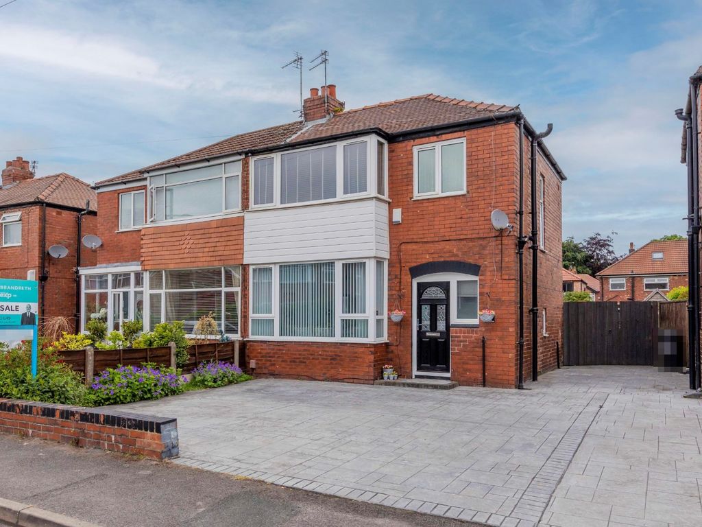 3 Bed Semi Detached House For Sale In Berkeley Close Offerton Stockport Cheshire Sk2 £