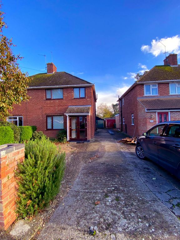 3 bed semidetached house to rent in Collingwood Avenue, Didcot OX11
