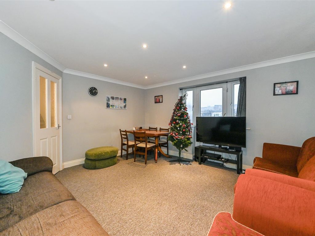 2 bed flat for sale in Vectis Way, Cosham, Portsmouth PO6, £147,000