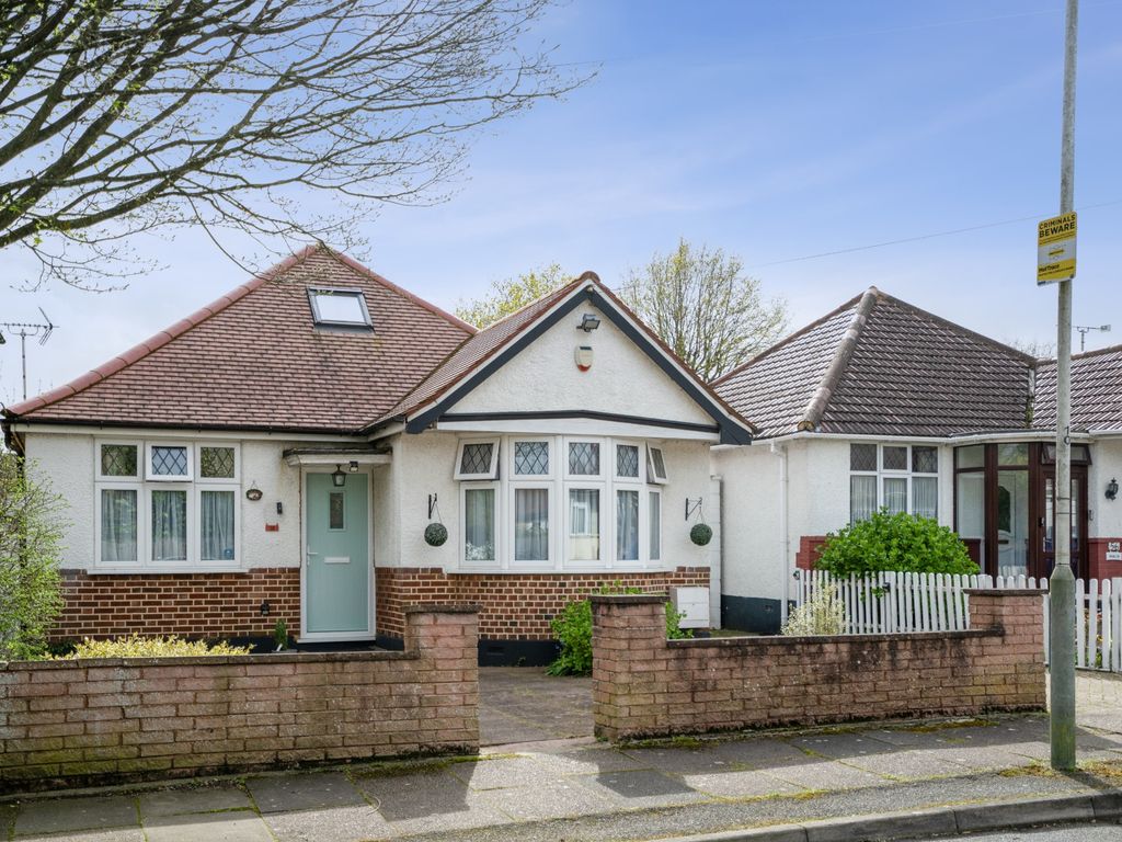 3 bed bungalow for sale in Woodford Crescent, Pinner HA5, £690,000 Zoopla
