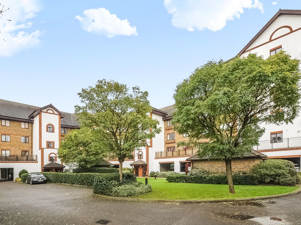 2 bed flat to rent in Sopwith Way, Kingston Upon Thames KT2 Zoopla