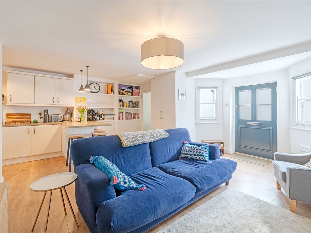 1 bed flat for sale in Hillfield Road, West Hampstead NW6, £550,000