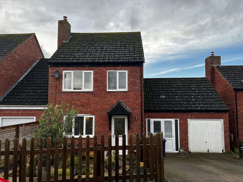 3 bed linkdetached house for sale in Chester Close, Apperley GL19, £