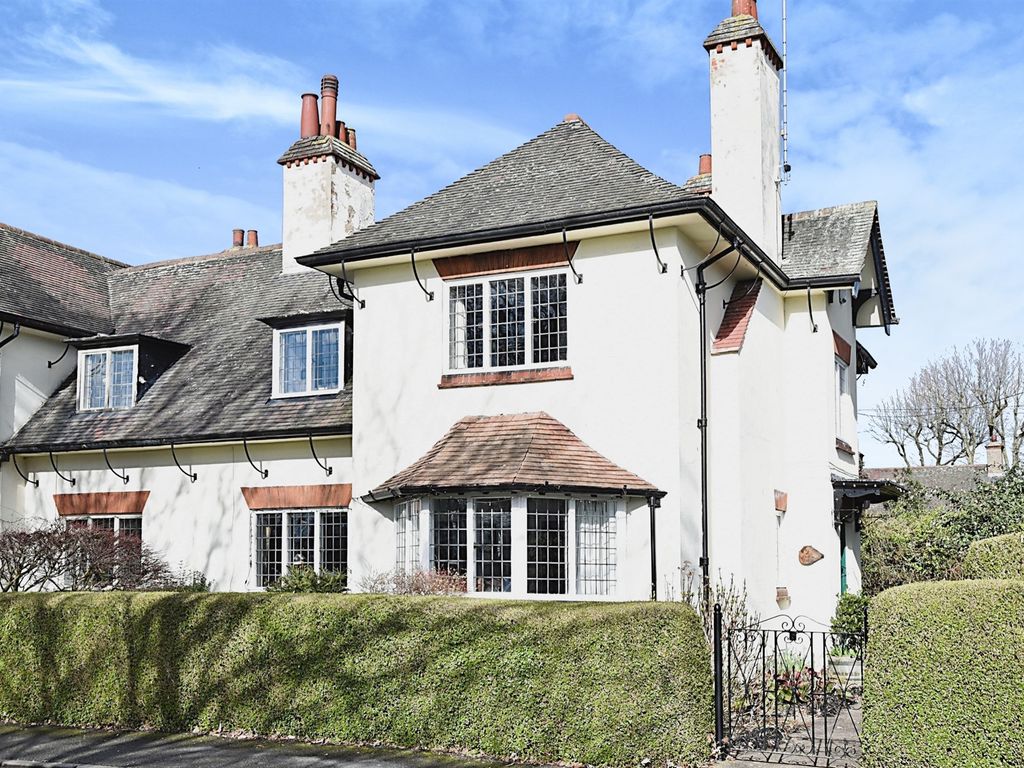 3 bed semidetached house for sale in The Oval, Garden Village, Hull