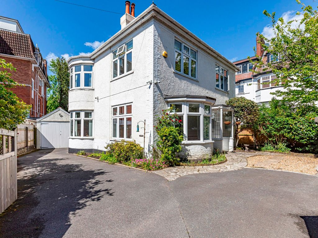 3 bed detached house for sale in Wharncliffe Road,