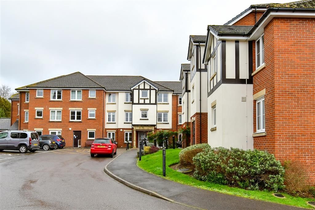1 bed flat for sale in Hadlow Road, Tonbridge, Kent TN9, £50,000 Zoopla