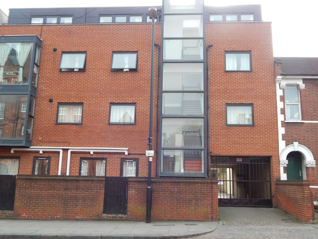 2 bed flat to rent in Hornsey Road, London N7, £1,798 pcm Zoopla