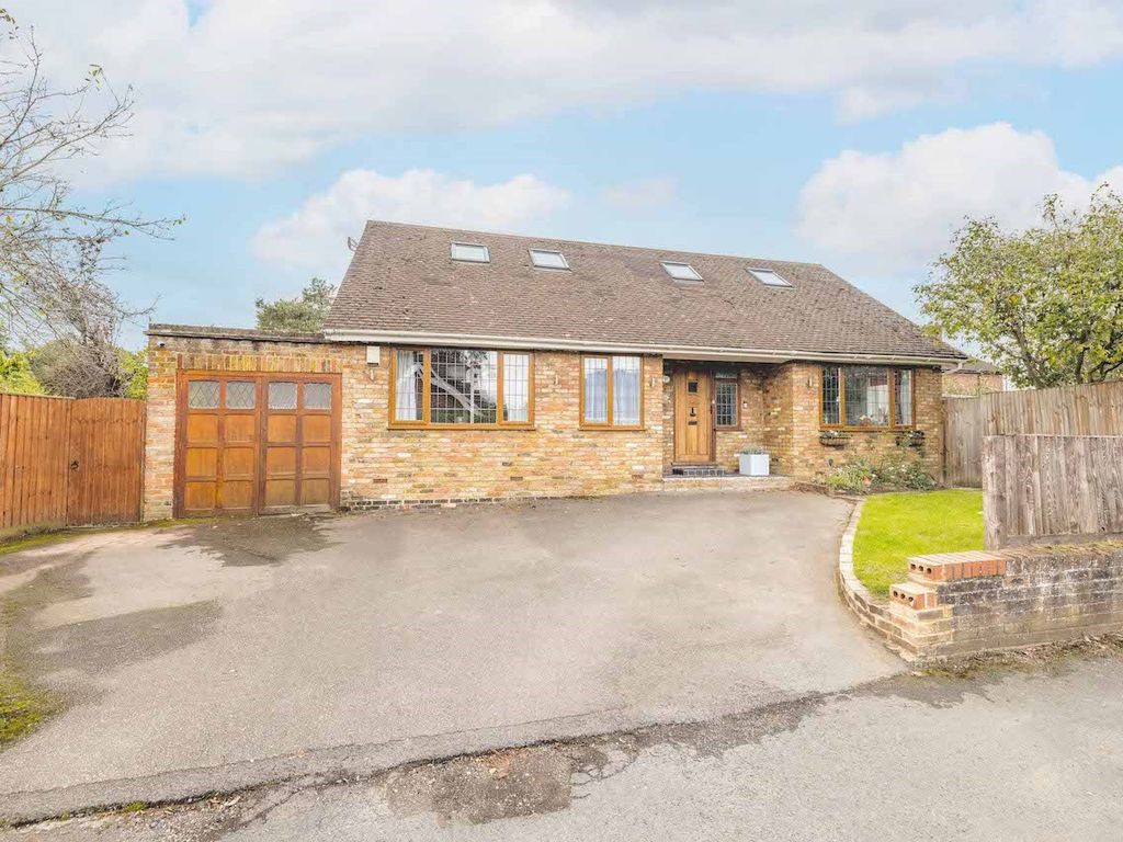 Post Meadow Iver SL0  