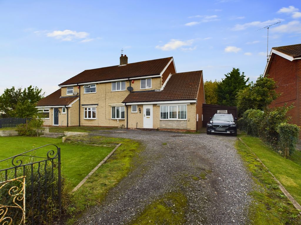 3 bed semidetached house for sale in Maltby Road, Oldcotes, Worksop