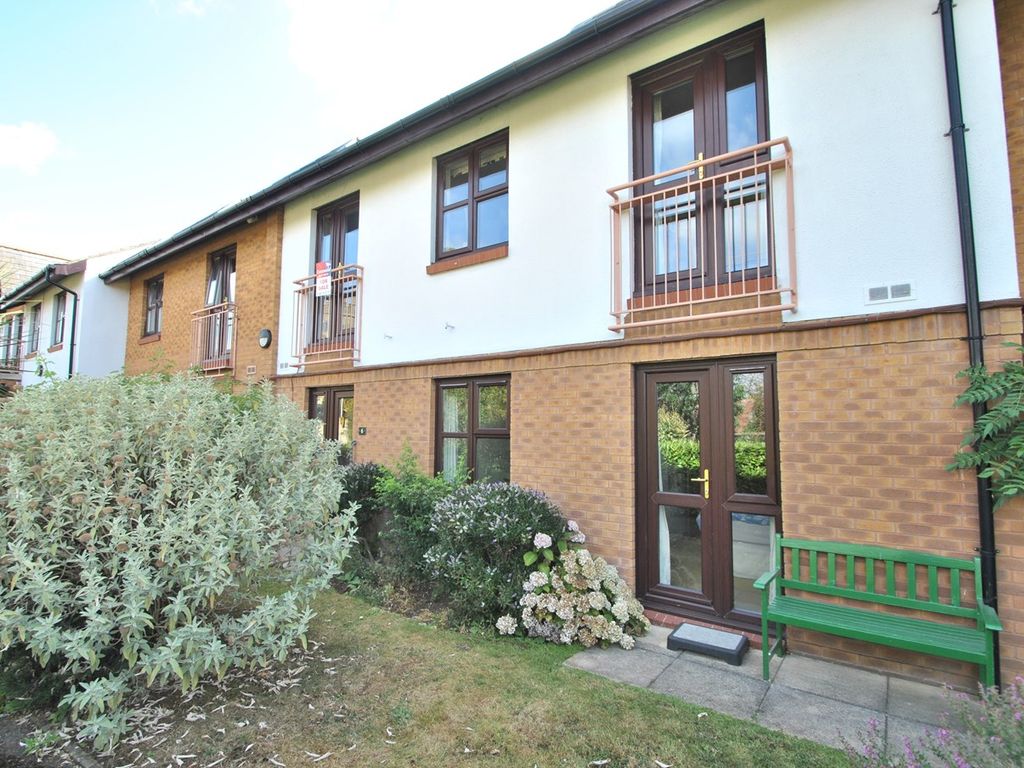 2 bed property for sale in Rectory Court, Cleeve, Cheltenham