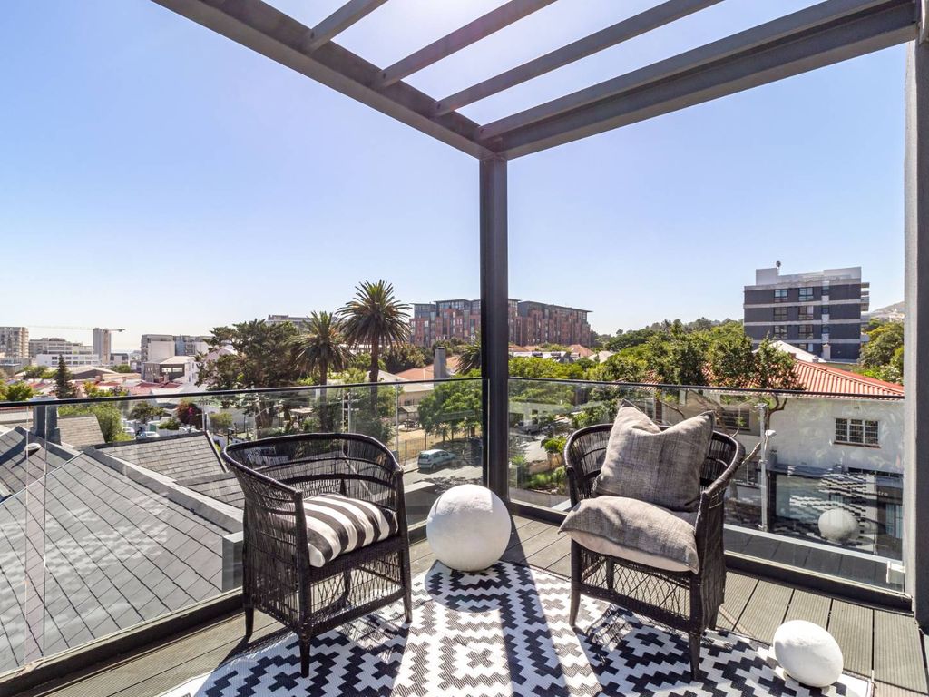 1 bed apartment for sale in Gardens, Cape Town, South Africa, £103,925