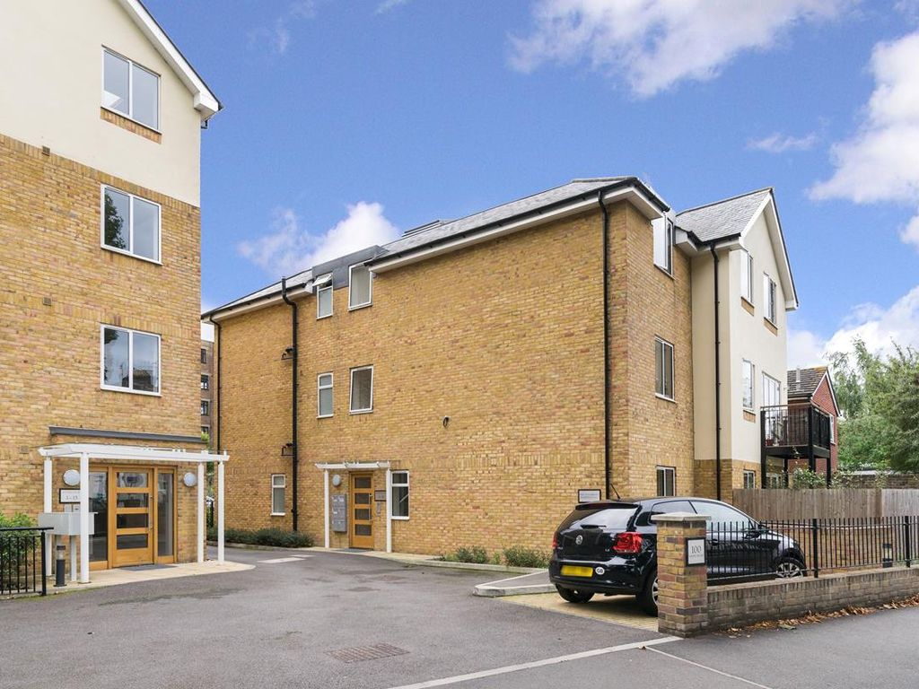 2 bed flat to rent in Lomond Court, Maple Road KT6 Zoopla