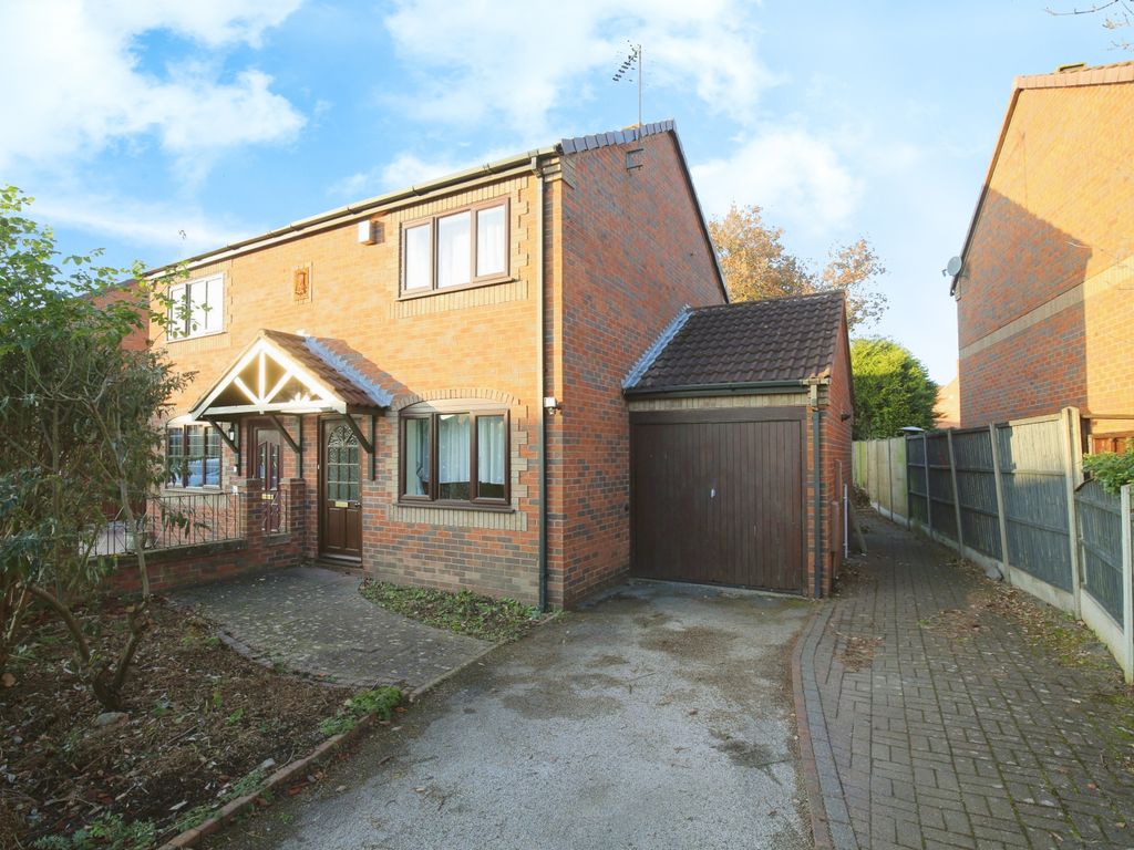 2 bed semidetached house to rent in Sherwood Close, Wood End