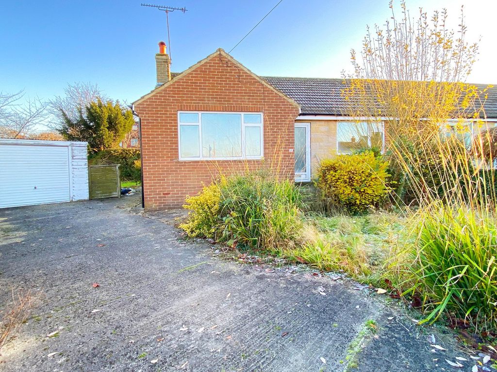2 bed semidetached bungalow for sale in Meadow Way, Harrogate HG1 Zoopla