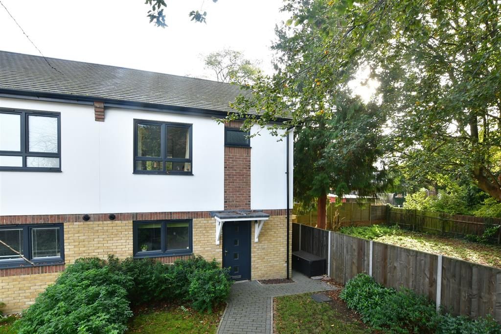 3 bed semidetached house for sale in Warham Road, South Croydon