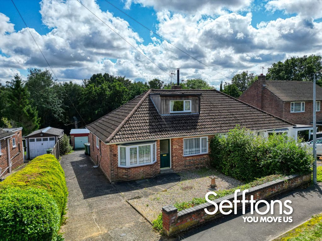 4 bed semidetached bungalow for sale in Eastern Road, Norwich, Norfolk
