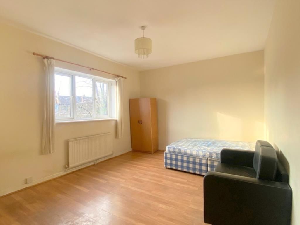 Studio to rent in Century House, Cardinal Way, Wealdstone, Middldstone