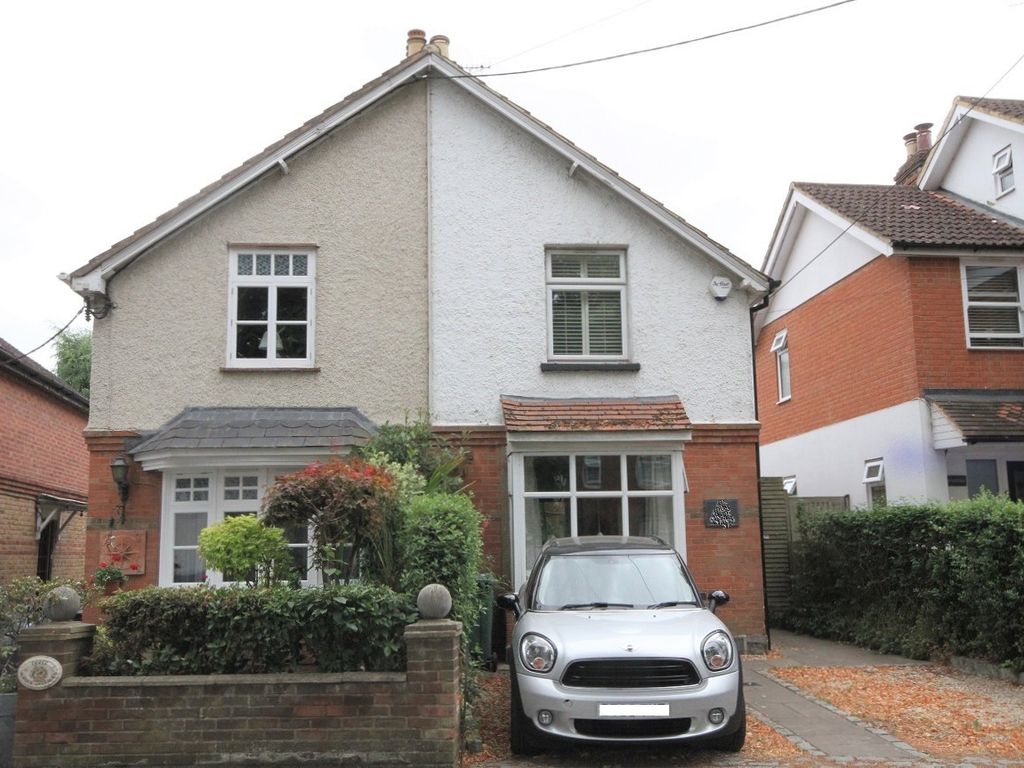3 bed semidetached house to rent in Lower Road, Cookham, Maidenhead