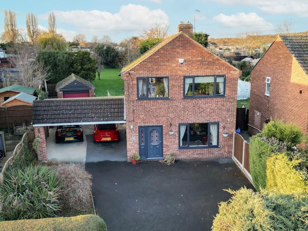 3 bed detached house for sale in Calow Lane, Hasland, Chesterfield S41