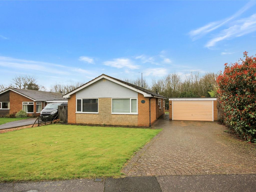 3 bed detached bungalow for sale in Elizabeth Way, Higham Ferrers, Rushden NN10, £375,000 Zoopla