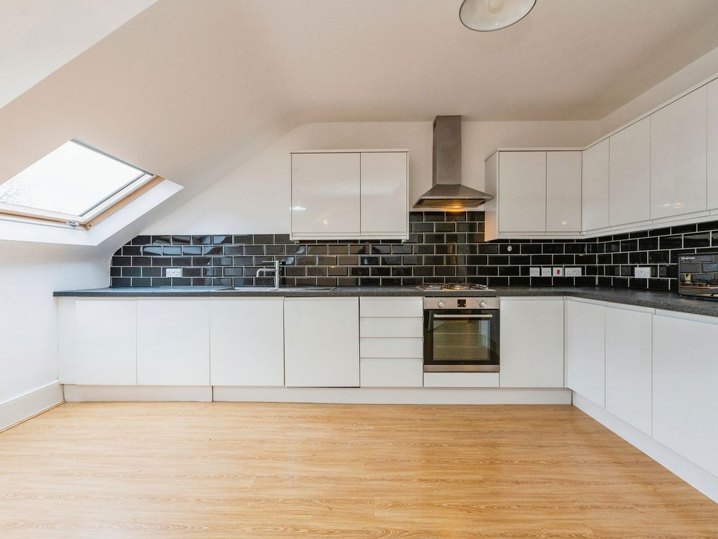2 bed flat to rent in Haslemere Road, London N8, £2,100 pcm Zoopla
