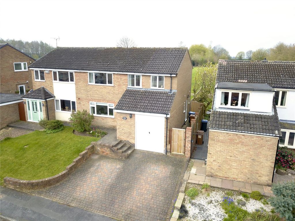4 bed semidetached house for sale in Norfolk Road, Desford, Leicester