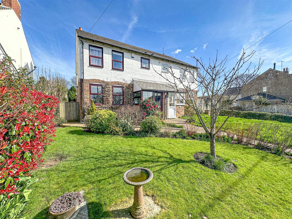 3 bed semidetached house for sale in Cottage Lane, Westfield, Hastings