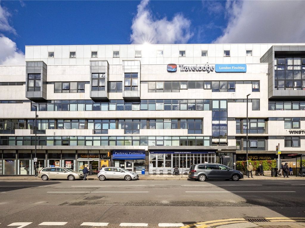 2 bed flat to rent in Regents Park Road, Finchley, London N3, £2,000