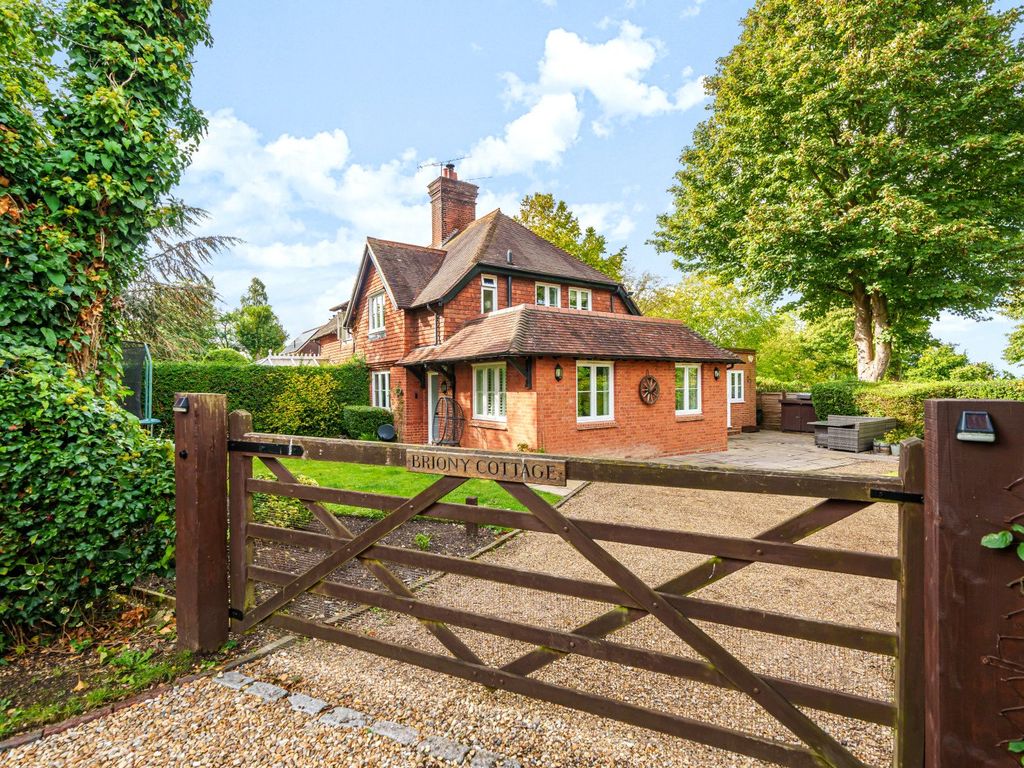 4 bed semidetached house for sale in School Lane, East Clandon GU4, £