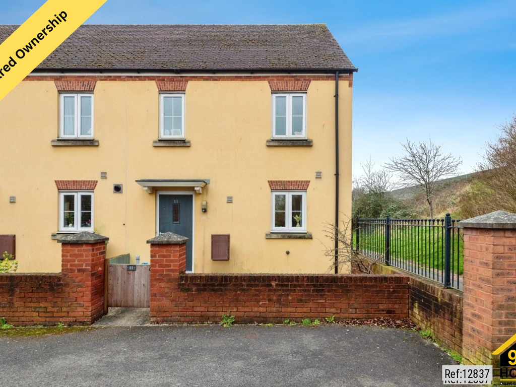 2 bed end terrace house for sale in Headley Court, Gloucester GL2, £