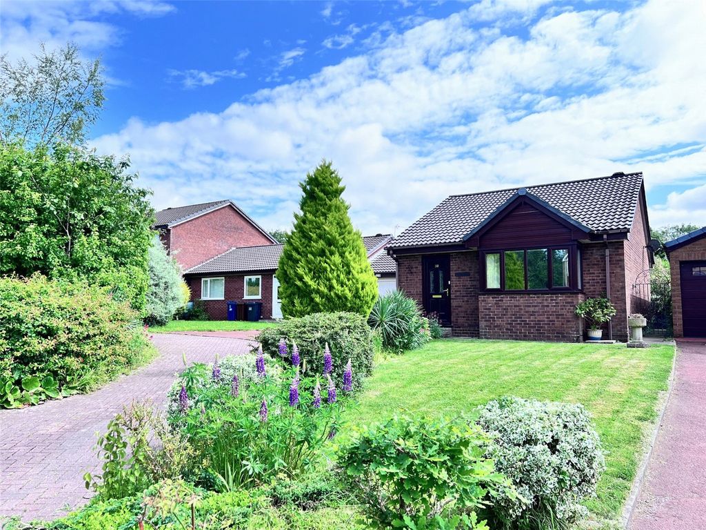 2 bed bungalow for sale in Todd Lane North, Preston, Lancashire PR5, £