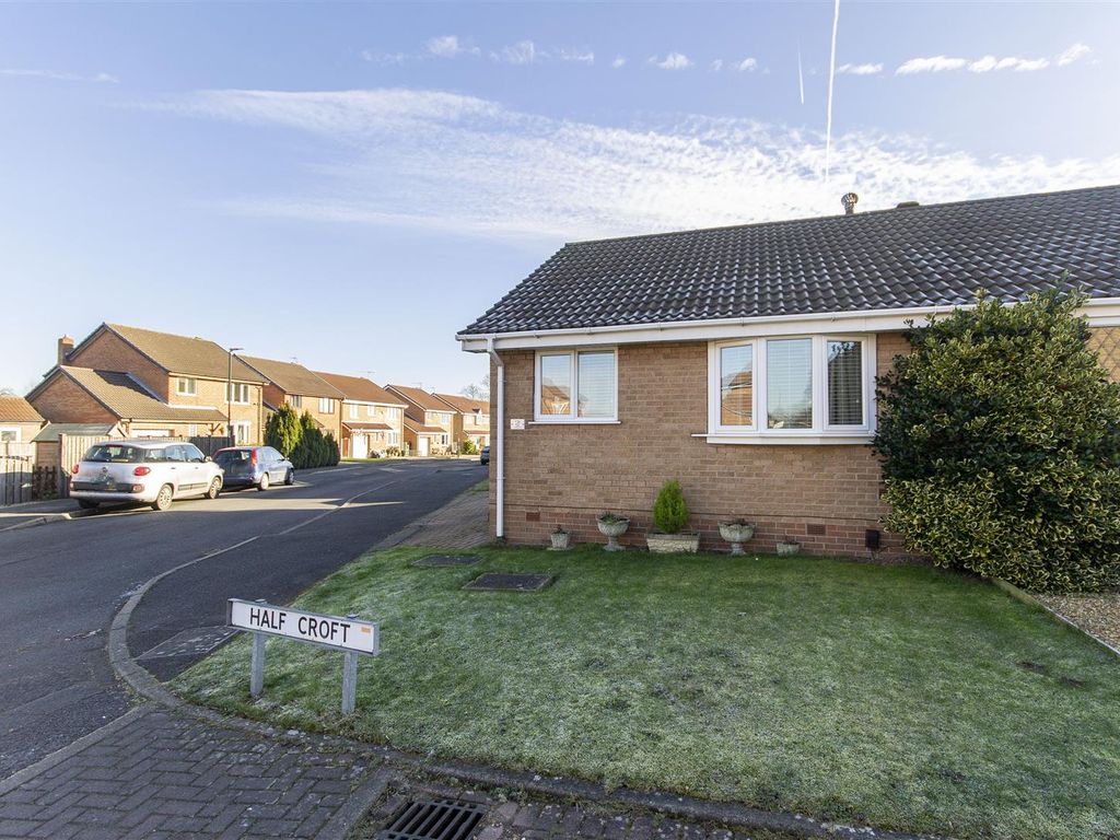 2 bed semidetached bungalow for sale in Half Croft, Brimington