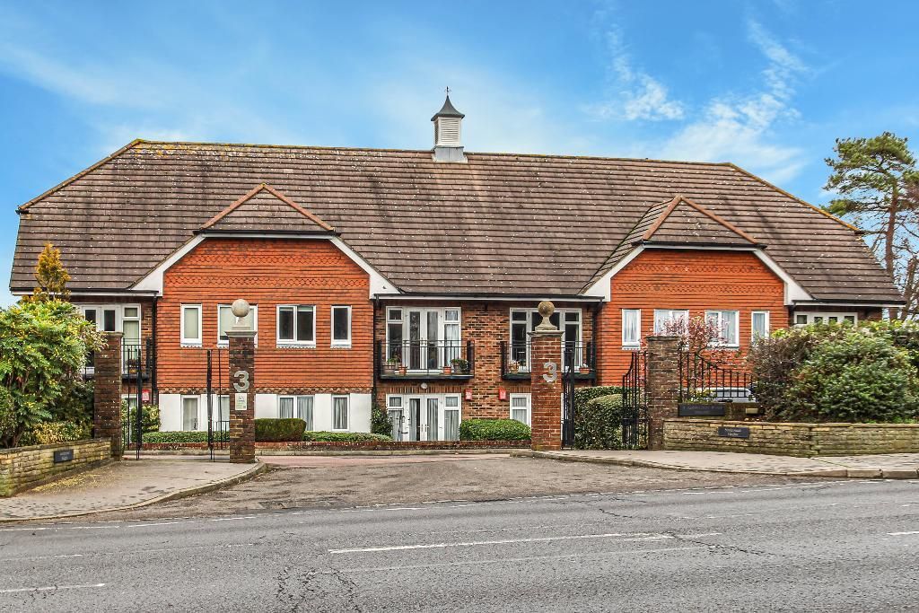 2 bed flat for sale in Sanderstead Heights, Addington Road, South