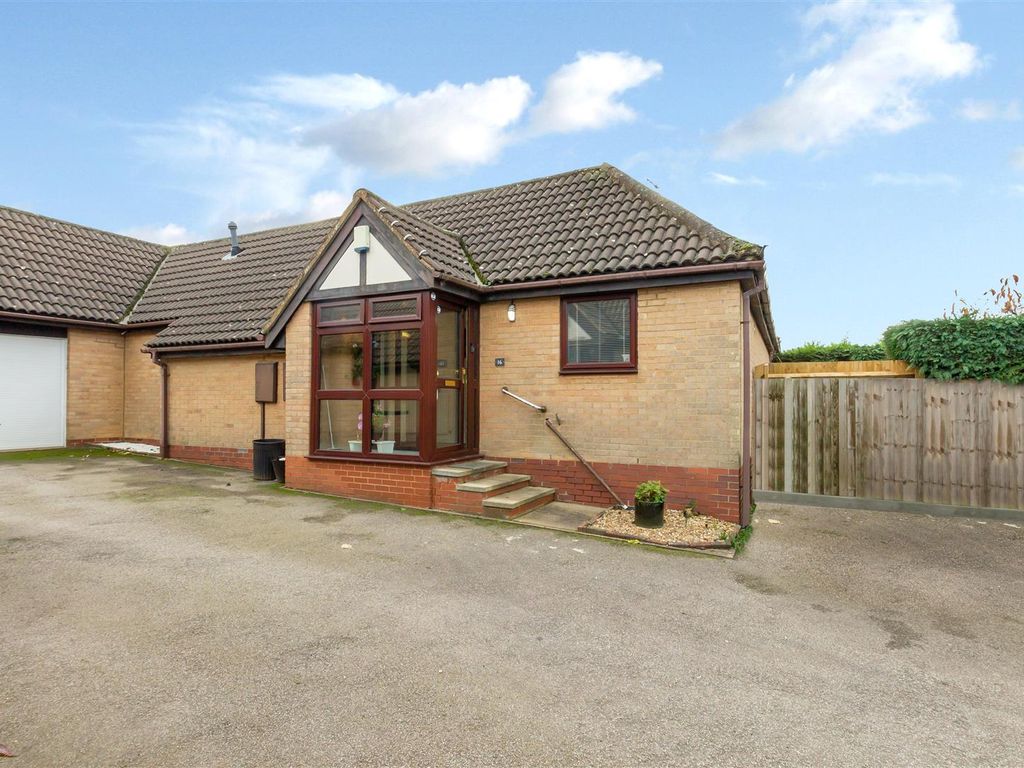 3 bed semidetached bungalow for sale in Cantle Ave, Downs Barn, Milton
