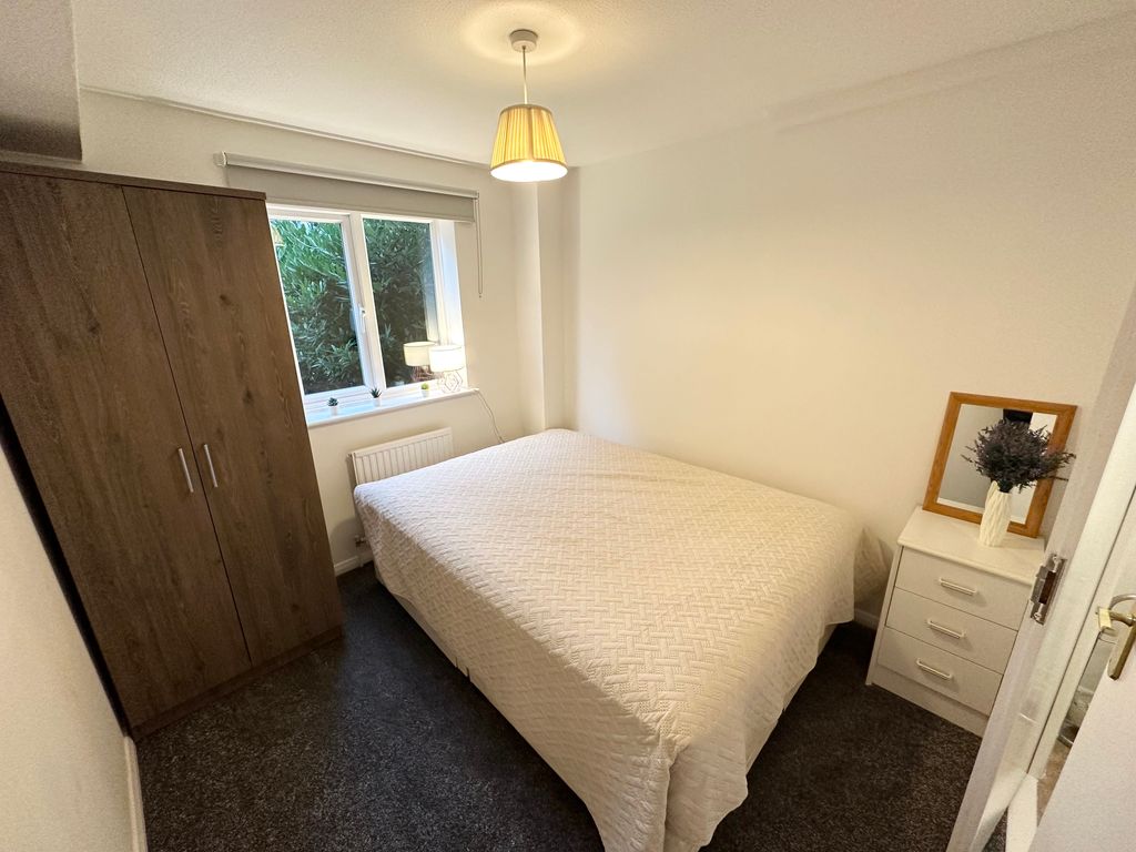Room to rent in Bray Crescent, London SE16, £1,100 pcm Zoopla
