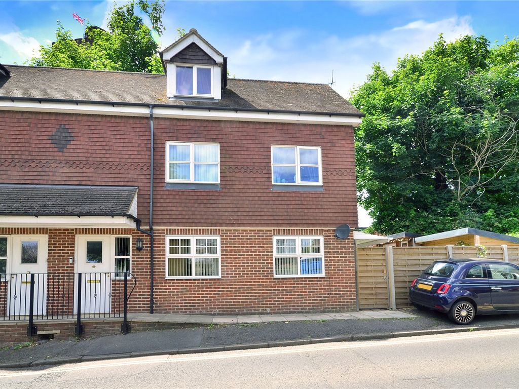 3 bed semidetached house for sale in East Grinstead, West Sussex RH19