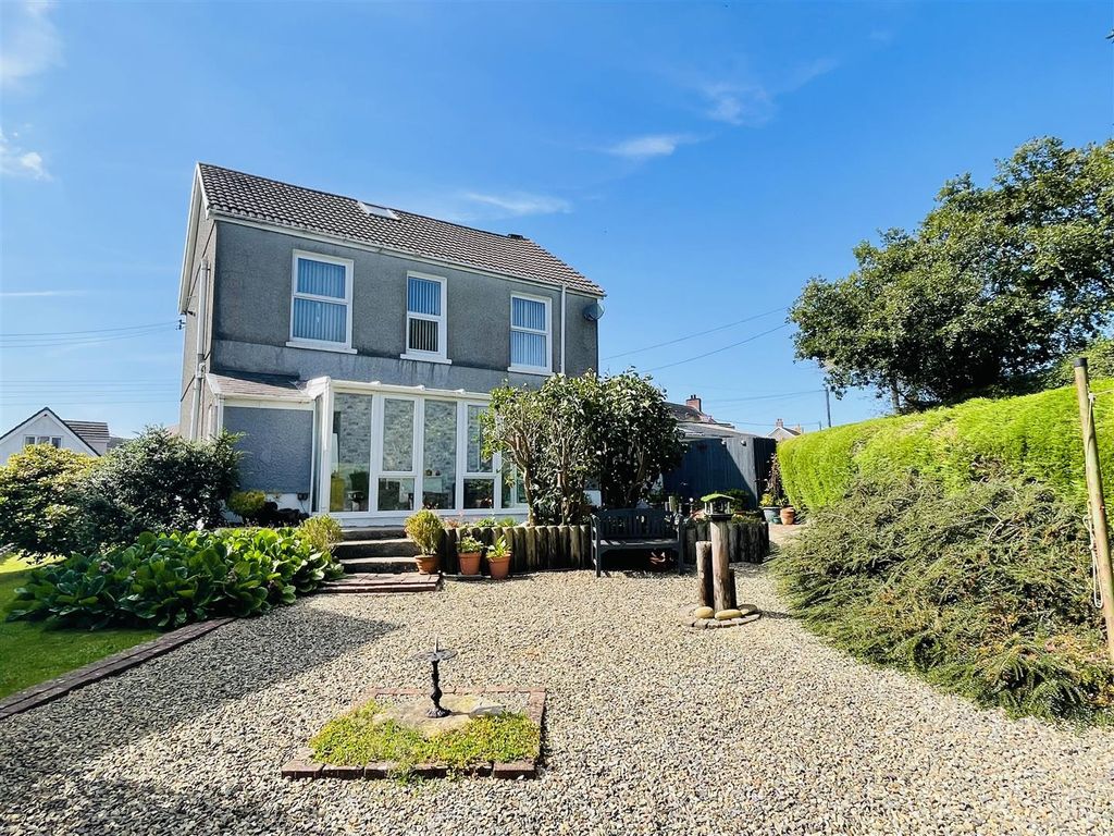 3 bed detached house for sale in Heol Y Banc, Bancffosfelen, Llanelli